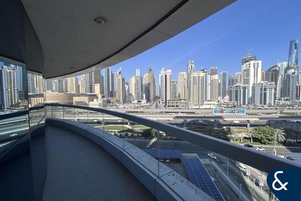 Vacant | Large balcony | Close to metro